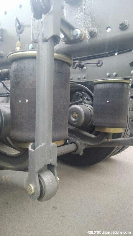 遭遇土豪客户 汕德卡C5H8x4油罐车底盘