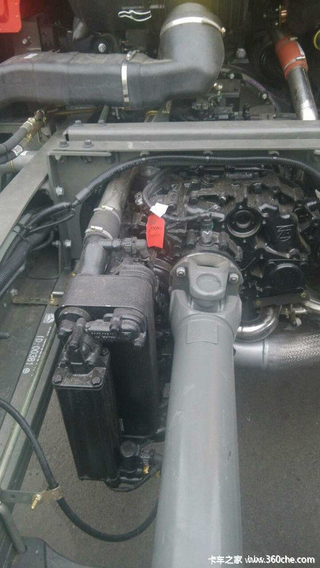 遭遇土豪客户 汕德卡C5H8x4油罐车底盘