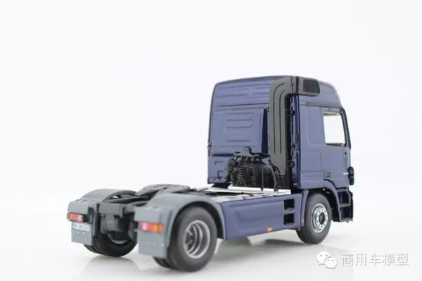 车模欣赏1：奔驰Actros1844+集装箱挂车