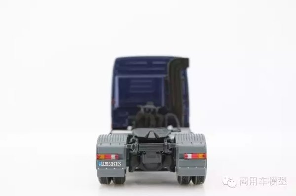 车模欣赏1：奔驰Actros1844+集装箱挂车