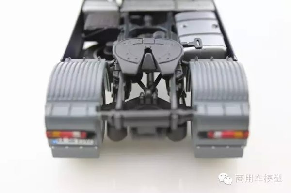 车模欣赏1：奔驰Actros1844+集装箱挂车