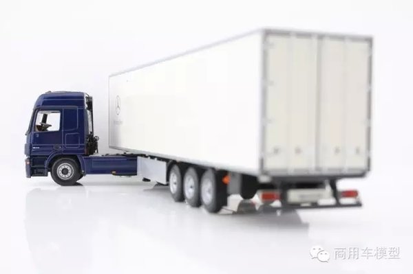 车模欣赏1：奔驰Actros1844+集装箱挂车