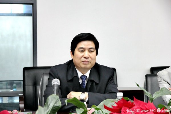 服务先行拓路 大运重卡签约柬埔寨市场