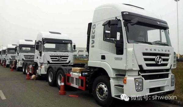 交付中石油 红岩危化品运输车批量交车