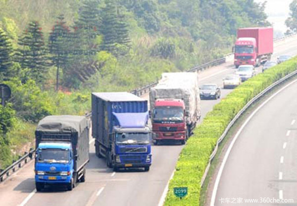 勸君莫開斗氣車 被打女司機(jī)引發(fā)的深思