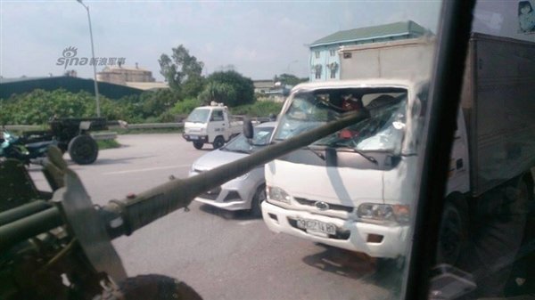 當(dāng)臉打了一炮 大膽越南貨車追尾加農(nóng)炮