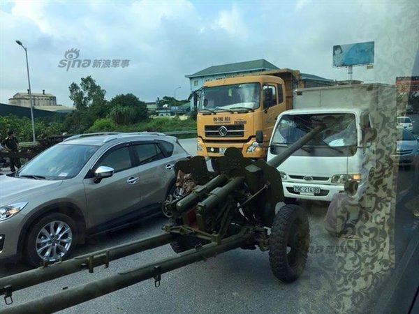 當(dāng)臉打了一炮 大膽越南貨車追尾加農(nóng)炮