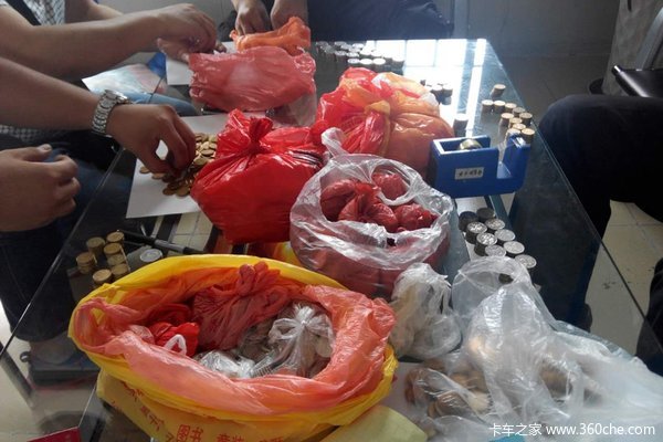 醉了！東莞男子竟帶17袋零錢(qián)進(jìn)店買(mǎi)卡車(chē)