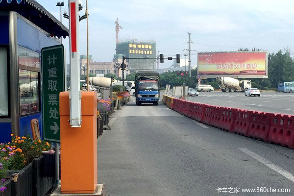 过路费大幅上涨 高速调整竟是鼓励超载?