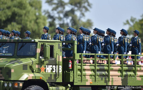 大阅兵上的卡车兵团 整齐列队彰显军魂