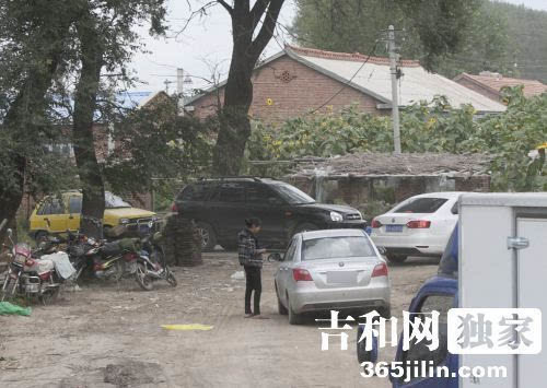 小车5元大车10元 山寨收费站日进斗金