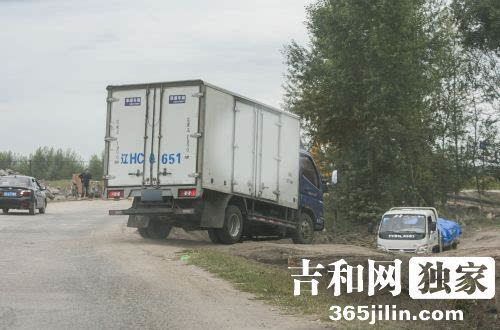 小车5元大车10元 山寨收费站日进斗金