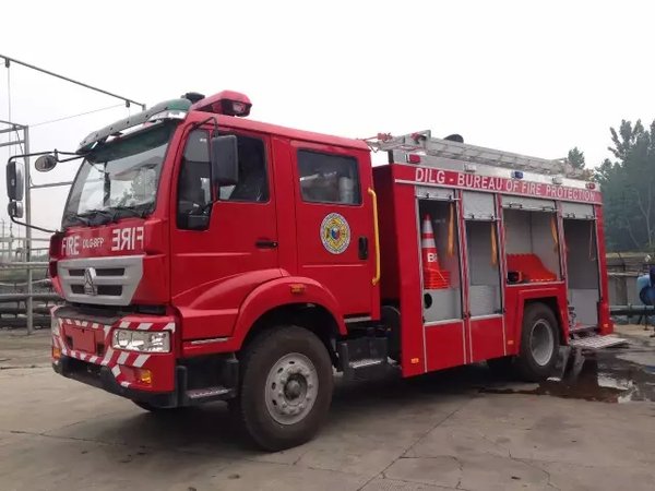 244臺消防車大訂單 重汽商用車隨州交車