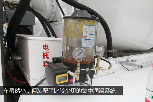 BICES 2015：可以自裝料的水泥攪拌車