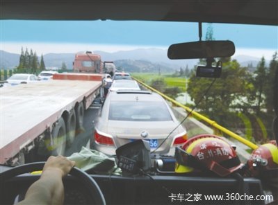 公安部：嚴查占用緊急車道 罰200扣6分