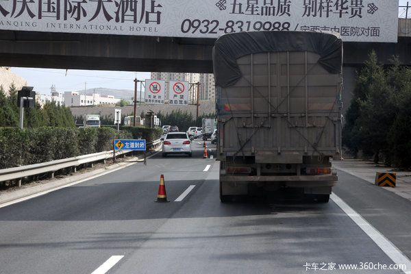 给生命留条畅通路 切莫再占用应急车道