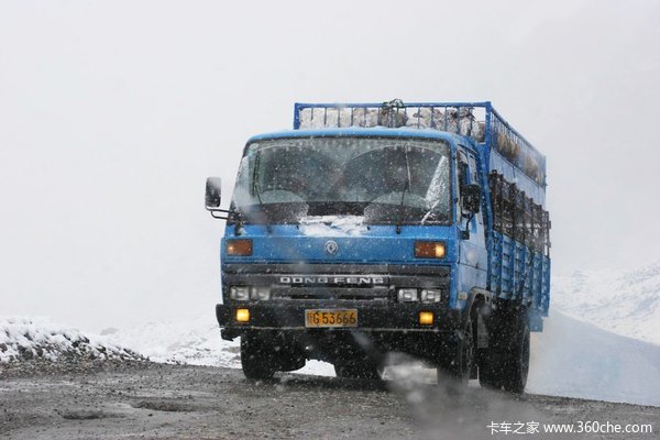 第一场雪来的太早 雪天行车应注意什么?