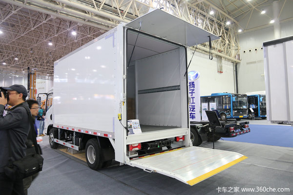 武漢車展：常熟申毅首推城市甩箱運(yùn)輸車