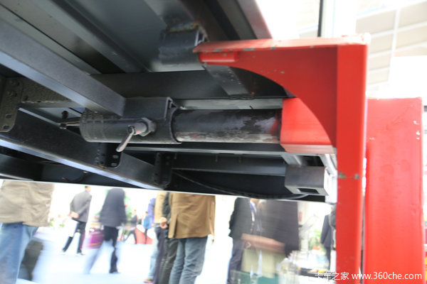 武漢車展：常熟申毅首推城市甩箱運(yùn)輸車