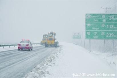 北方遇罕见暴雪 北京出动3200交警应对