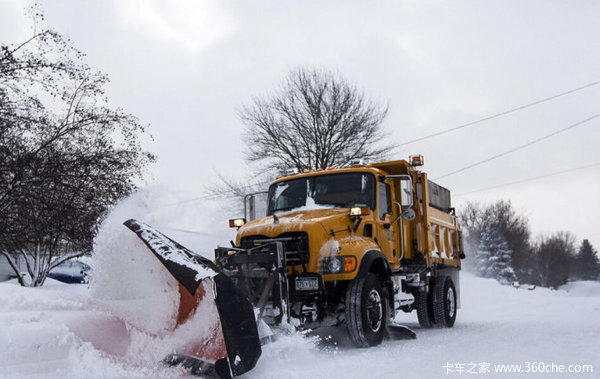 冰雪无情车有情！雪地中也有强力战斗机