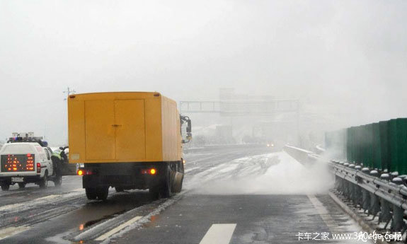 冰雪无情车有情！雪地中也有强力战斗机