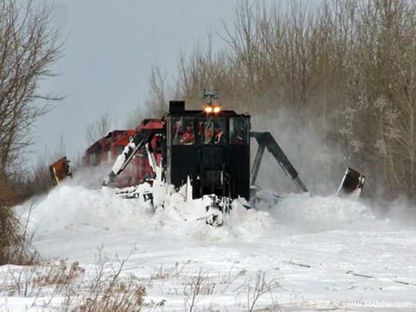 冰雪无情车有情！雪地中也有强力战斗机