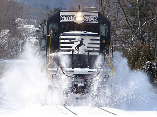 冰雪無(wú)情車(chē)有情！雪地中也有強(qiáng)力戰(zhàn)斗機(jī)