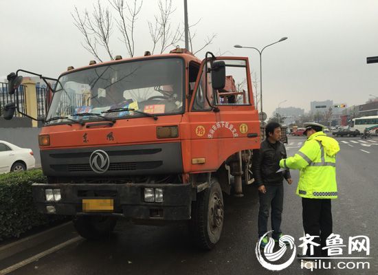 济南查黑烟柴油车 尾气不达标扣环保标