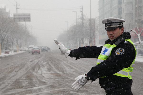 临沂迎持续降雪 多处收费站仍临时关闭