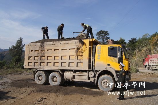 奉节加大流动治超力度 超限车辆被处罚