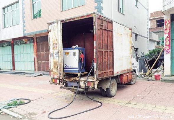 挂羊头卖狗肉 流动加油车实为定时炸弹