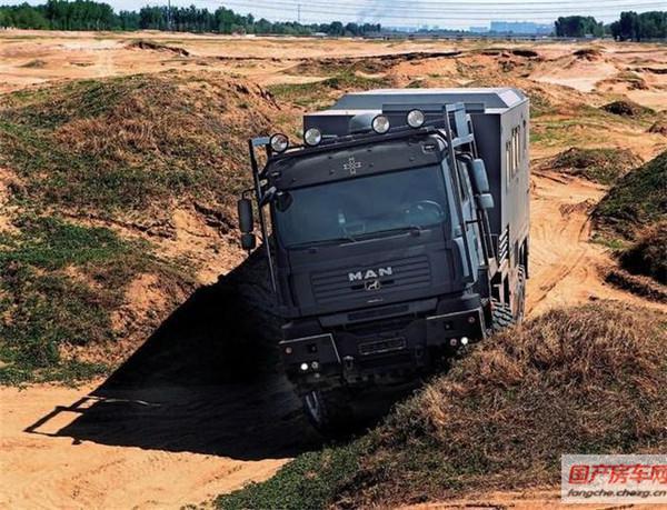 堪称越野中的怪兽！ 曼8X8底盘超级房车