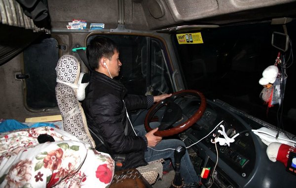 货车司机生存现状调查 挣钱难开车更难