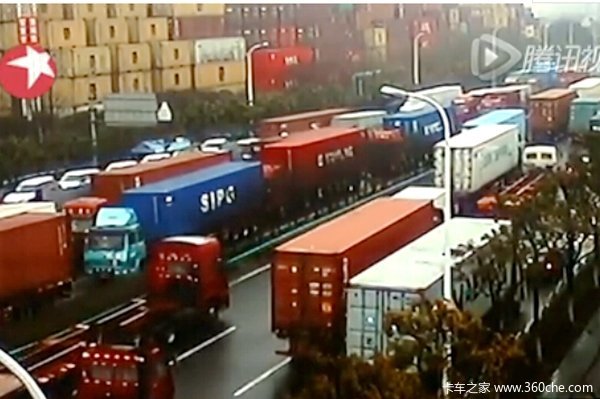 3小時(shí)200多起事故 上海集卡狂堵外高橋