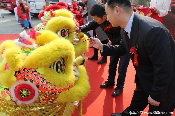 走进济南物流园 重汽商用车新春送祝福