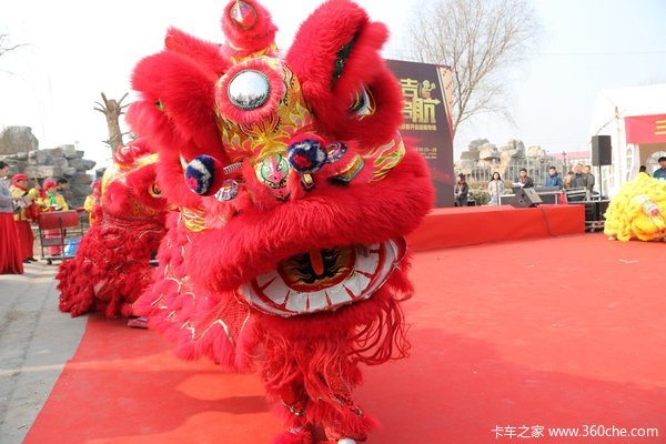 走进济南物流园 重汽商用车新春送祝福