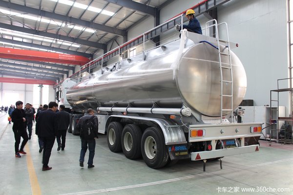主打危化品市场 金碧罐式专用车受追捧