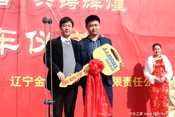 主打危化品市场 金碧罐式专用车受追捧