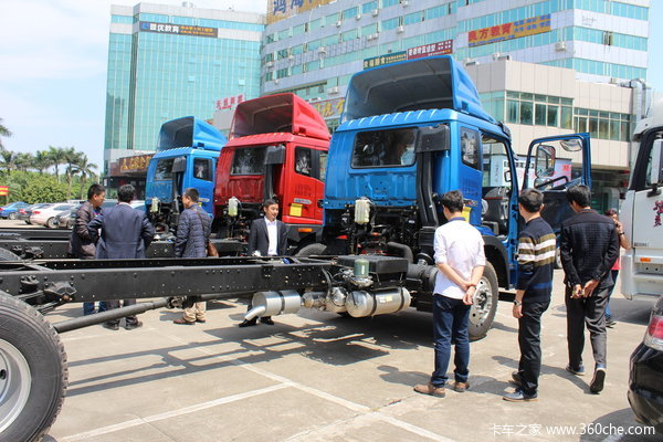 现场订车12台 东莞瑞沃办春季钜惠活动