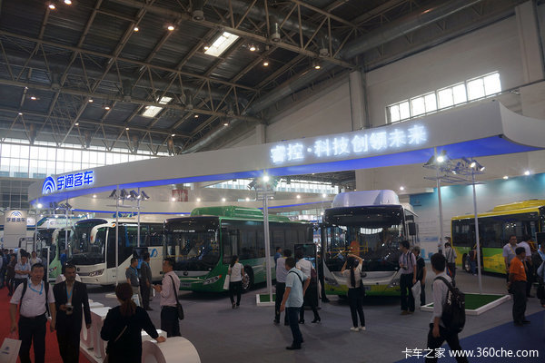 2016道路运输展：宇通H8插电式客车亮相