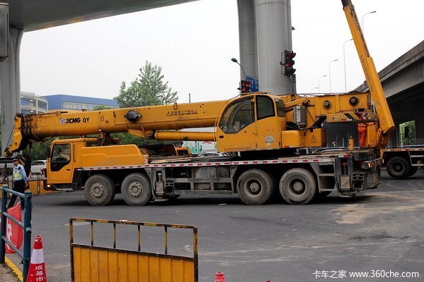 全體出動(dòng) 中環(huán)斷橋引發(fā)的市政車總動(dòng)員