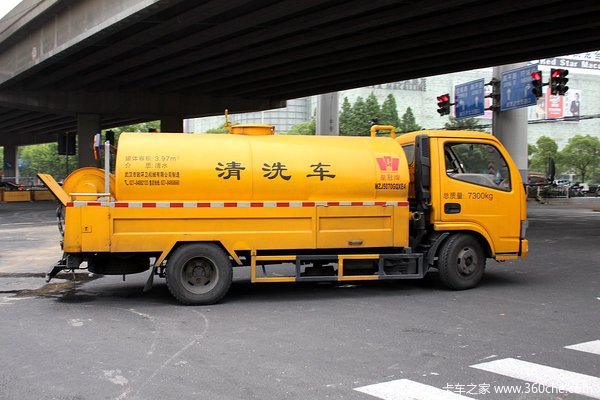 全體出動(dòng) 中環(huán)斷橋引發(fā)的市政車總動(dòng)員