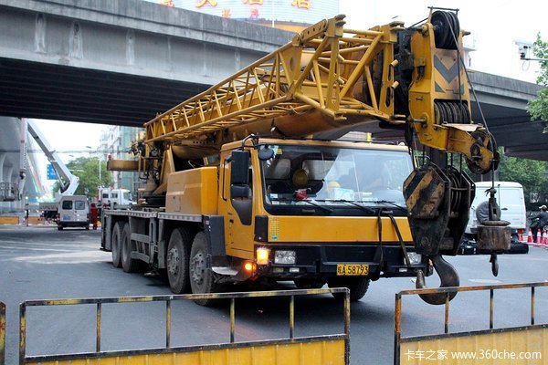 全體出動(dòng) 中環(huán)斷橋引發(fā)的市政車總動(dòng)員