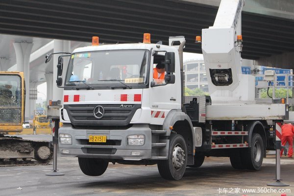 全體出動(dòng) 中環(huán)斷橋引發(fā)的市政車總動(dòng)員