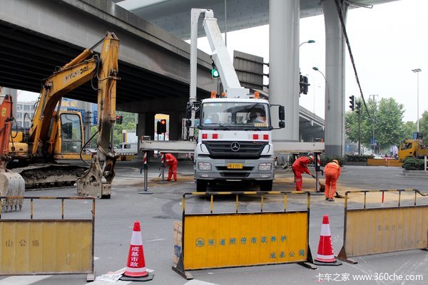 全體出動(dòng) 中環(huán)斷橋引發(fā)的市政車總動(dòng)員