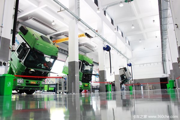华东**奔驰卡车4S店  昆山利星行开业