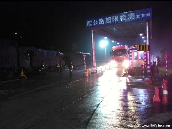 12年的分歧 交警路政執(zhí)法標(biāo)準(zhǔn)有望統(tǒng)一