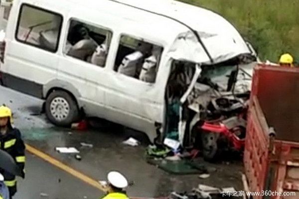 甘肃天水发生重大交通事故 造成5死11伤