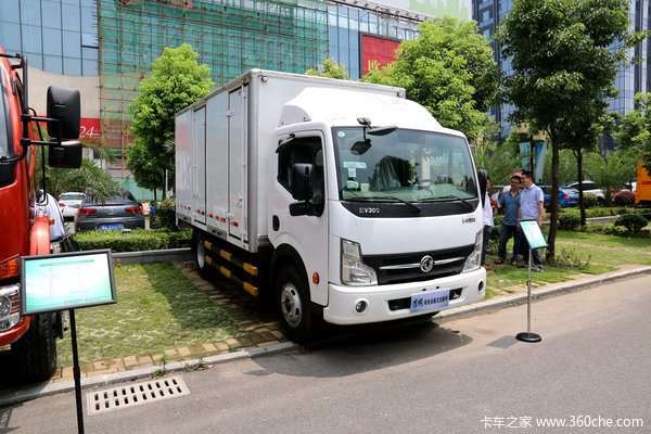 定位清晰 看工程車&特種車事業(yè)部年中會